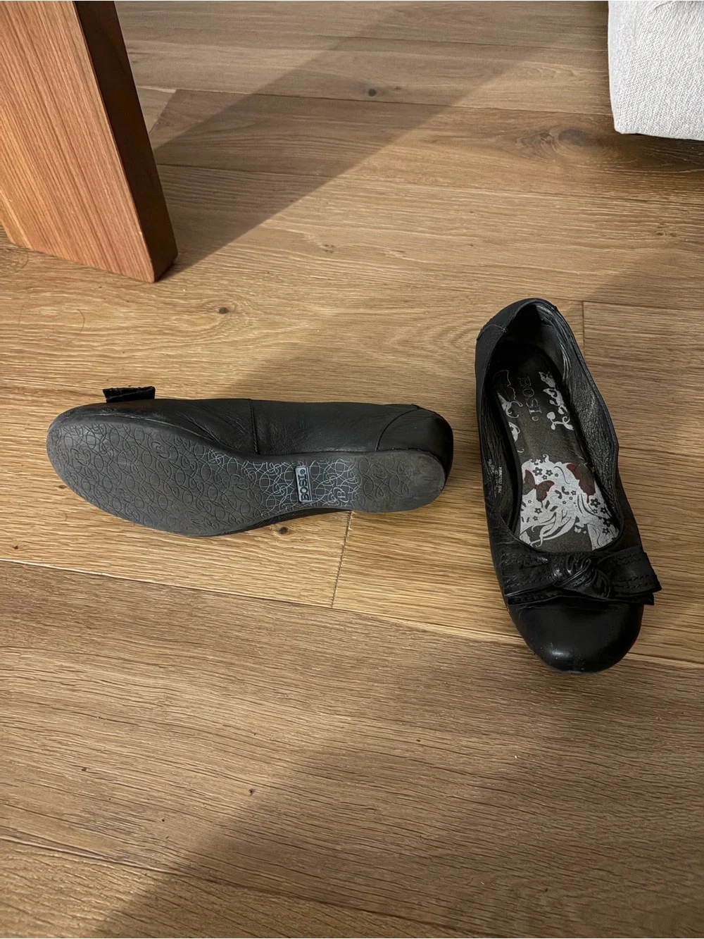 Black Leather Knot Accent Ballet Flats